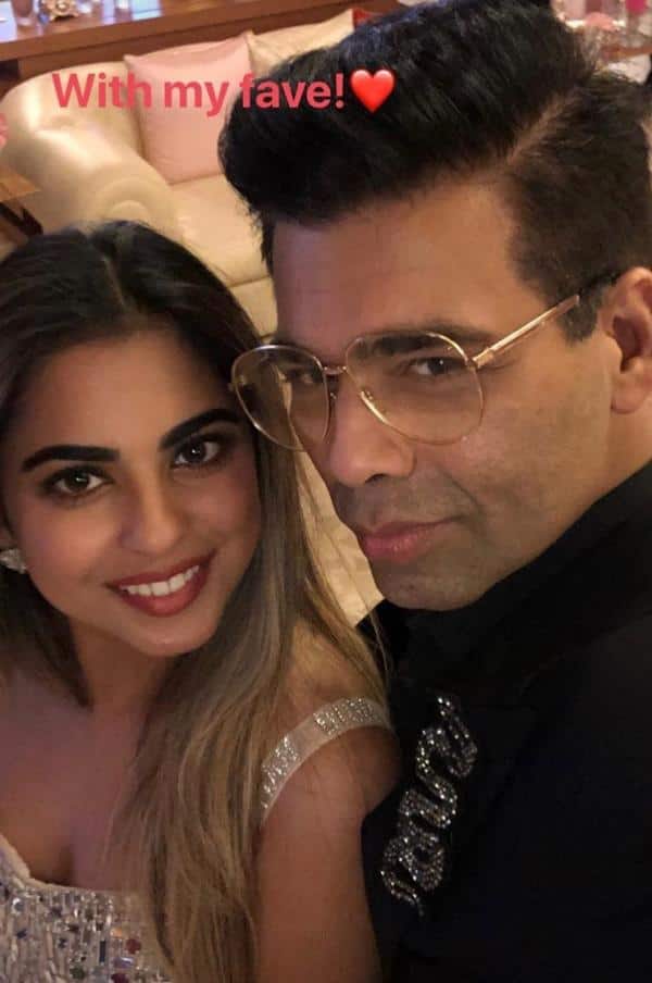 मुकेश अंबानी की बेटी ईशा के साथ ये तस्वीर पोस्ट करते हुए करन जौहर ने बताया कि ये उनकी फेवरिट हैं.
