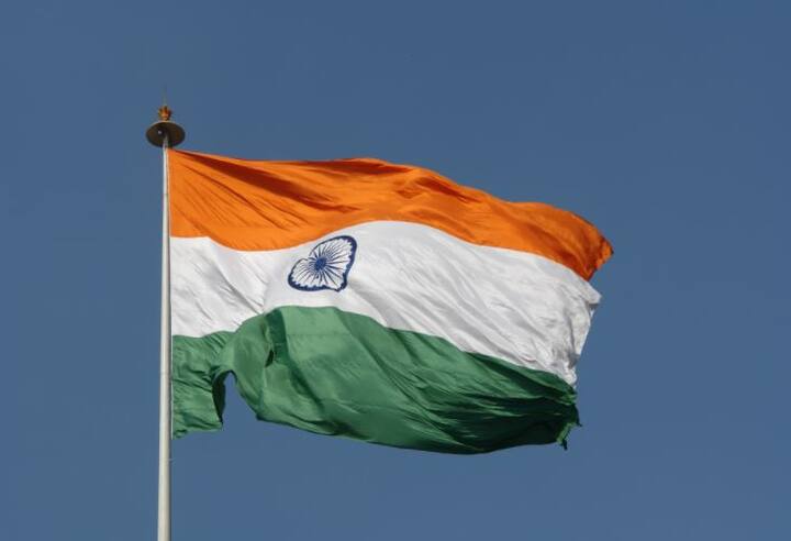 भारत में पूरी आबादी के सबसे बड़े हिस्से की भाषा हिंदी को इस लिस्ट में पांचवां स्थान हासिल है. इसे 290 मिलियन लोग अपनी पहली भाषा के तौर पर इस्तेमाल करते हैं. ये एशिया में बोली जाने वाली भाषाओं में दूसरे नंबर पर है.