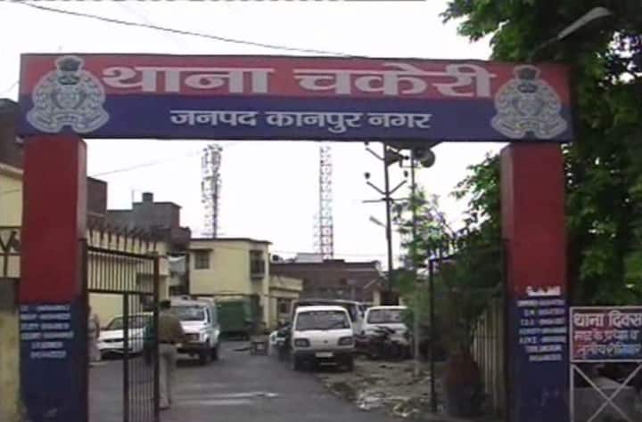 पुलिस ने इस गैंग के पास से दो स्कॉर्पियो और एक ट्रक बरामद किया है. यह गैंग लातूर, बेंगलौर व जमशेदपुर में भी घटनाओं को अंजाम दे चुका है. एसएसपी की स्वाट टीम, चकेरी इंस्पेक्टर और एडीजी की सर्विलांस टीम ने इस एटीएम कटर गैंग को गिरफ्तार किया है.