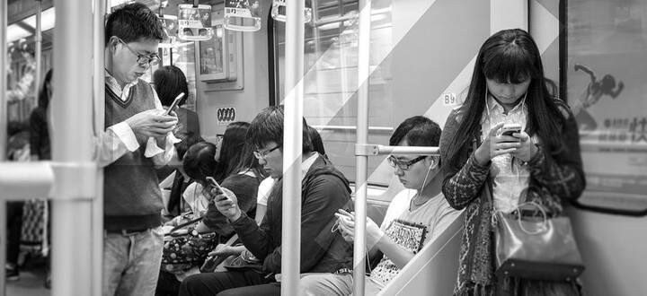 हर भागीदार को तीन अलग-अलग तरह की स्थिति दी गई. पहला कि आप बिल्कुल भी सेल फोन पर बात ना करे, दूसरा की आप सेल फोन पर मग्न रहें.