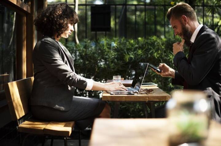 वहीं नतीजों में पाया गया कि जैसे ही फबिंग का स्तर बढ़ा तो लोगों की मूल जरुरतों पर खतरा पैदा हो गया. उनके बीच बातचीत की गुणवत्ता खराब रही और उनके रिश्ते ज्यादा संतोषजनक नहीं रहे.