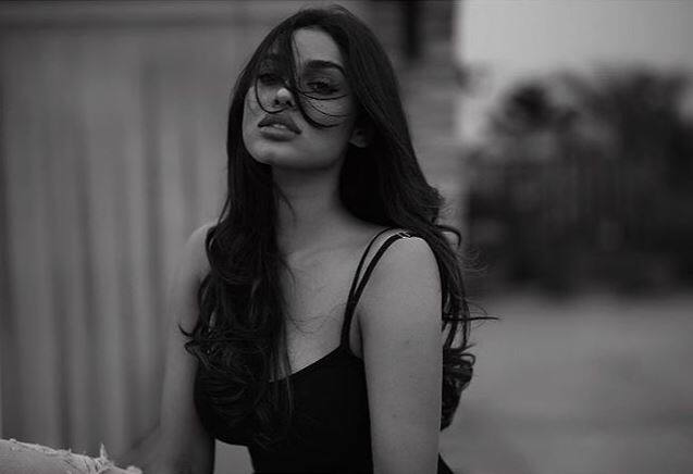 गिजेल की हाल की तस्वीरें इंटरनेट पर काफी वायलर हो रही हैं.