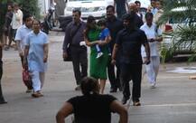 Photos: मम्मी करीना कपूर खान से मिलने सेट पर पहुंचे क्यूट तैमूर, तस्वीरें हुईं वायरल