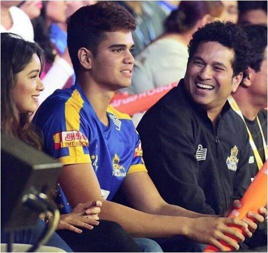 बात करें जुनियर सचिन की तो वे भी अपने पिता की तरह विज्ञापन कि दुनिया के बादशाह माने जाते हैं.