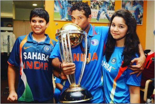 फिलहाल अर्जुन तेंदुलकर 17 कंपनियों के ब्रांड एम्बेसडर के तौर पर कमाई कर रहे हैं. अर्जुन की कमाई का आंकड़ा 1 मिलियन डॉलर बताया जा रहा है.