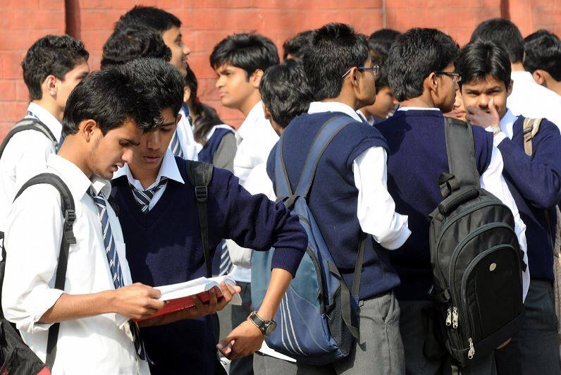 CBSE परीक्षाओं का एलान: 10वीं की परीक्षा 21 फरवरी से 29 मार्च और 12वीं की परीक्षा 15 फरवरी से 3 अप्रैल तक होंगी CBSE Releases Class 10, 12 Board Exam Date Sheet CBSE परीक्षाओं का एलान: 10वीं की परीक्षा 21 फरवरी से 29 मार्च और 12वीं की परीक्षा 15 फरवरी से 3 अप्रैल तक होंगी