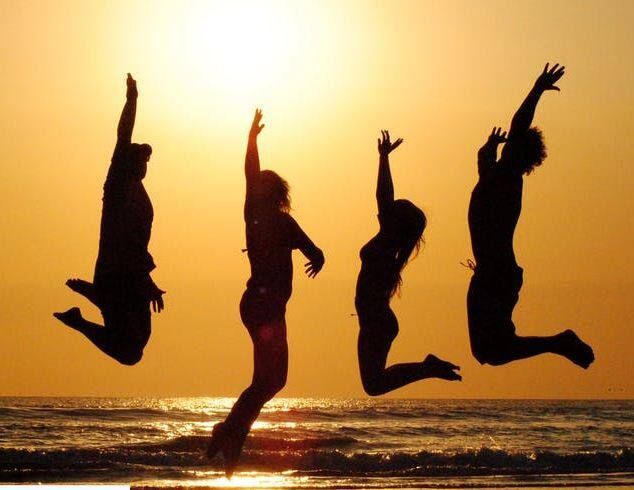 if you have childhood friends then you will be more healthy दोस्तों के साथ रहने से रह सकते हैं सेहतमंद