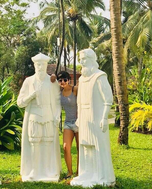   इन दिनों वे इंस्टाग्राम पर काफी एक्टिव हैं और अपनी तमाम तरह की तस्वीरें पोस्ट करती रहती हैं.