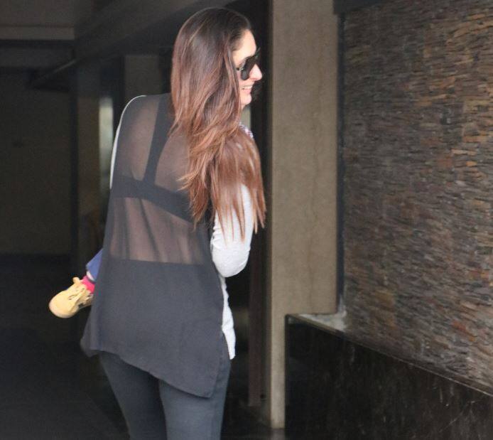 करीना कपूर खान भी इस दौरान काफी खूबसूरत लग रही थी. 