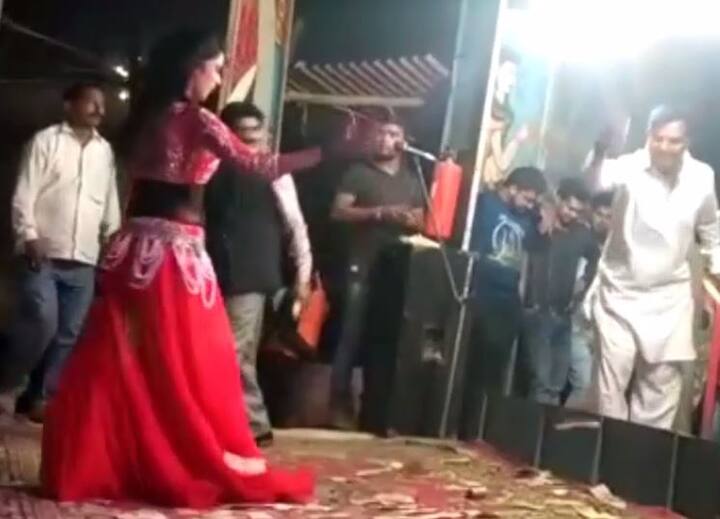 सीओ बुलंदशहर जगदीश सिंह का कहना है कि विधि के अनुसार कार्रवाई की जाएगी. उन्होंने कहा कि ऐसे लोगों को चिन्हित किया जाएगा जिन्होंने पैसे उड़ाए. हालांकि उन्होंने अश्लील डांस पर कोई टिप्पणी नहीं की.