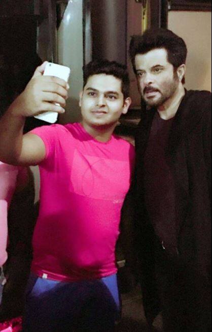 इसी के साथ वो छोटे पर्दे के लगभग सभी कॉमेडियन्स के साथ स्टेज शेयर कर चुके हैं जिनमें कपिल शर्मा, सुदेश, कृष्णा, भारती और मुबीन जैसे कलाकाश शामिल हैं.