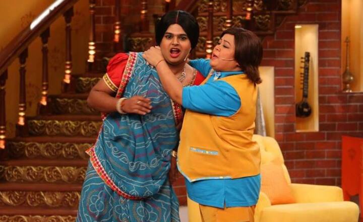 इससे पहले सिद्धार्थ उस वक्त सुर्खियों में आए थे जब उन्होंने शूटिंग के दौरान कॉमेडियन भारती को थोड़ा जोर से मारा था. शूटिंग के दौरान उन्हें भारती को मारना था लेकिन उस बार उन्होंने थोड़ा ज्यादा जोर से हिट कर दिया और इस बात की शिकायत भारती ने निर्माताओँ से की. जिसके बाद उन्हें शो छोड़ देने के लिए कहा गया.