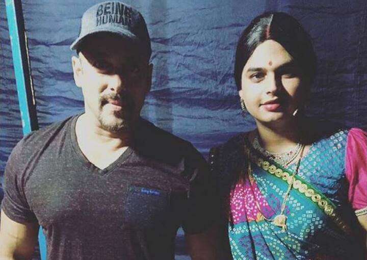 आपको बता दें कि सिद्धार्थ सलमान खान, करीना कपूर , जॉन, गोविंदा और अनिल कपूर जैसे कई बॉलीवुड सितारों के साथ स्टेज शेयर कर चुके हैं. सभी तस्वीरें (FB Page - Siddharth Sagar)