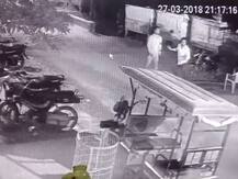 दोनों हाथों में पिस्टल लेकर हिस्ट्रीशीटर ने की सरेआम फायरिंग, सीसीटीवी में कैद हुआ वीडियो