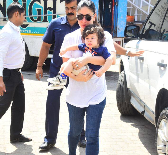 शुक्रवार सुबह करीना बेटे तैमूर के साथ महबूब स्टूडियोज में स्पॉट की गई. इस दौरान एक बेहद खास बात सामने आई. 