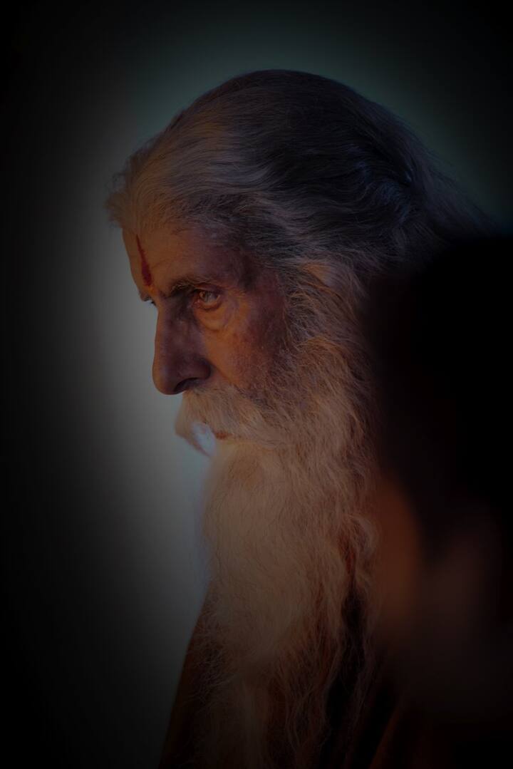  अमिताभ (75) यहां फिल्म की शूटिंग के सिलसिले में हैं, जिसका निर्देशन सुरेंद्र रेड्डी और निर्माण राम चरण द्वारा किया जा रहा है. 