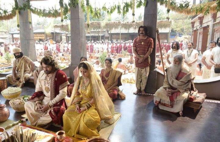 महानायक अमिताभ बच्चन ने कहा कि सुपरस्टार चिरंजीवी के साथ फिल्म 'सई रा नरसिम्हा रेड्डी' में काम करना उनके लिए सम्मान की बात है.