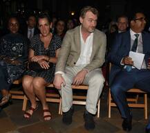 PHOTOS: फिल्म बेस्ड इवेंट में पत्नी संग क्रिस्टोफर नोलन ने की शिरकत, बेहद खास है अंदाज