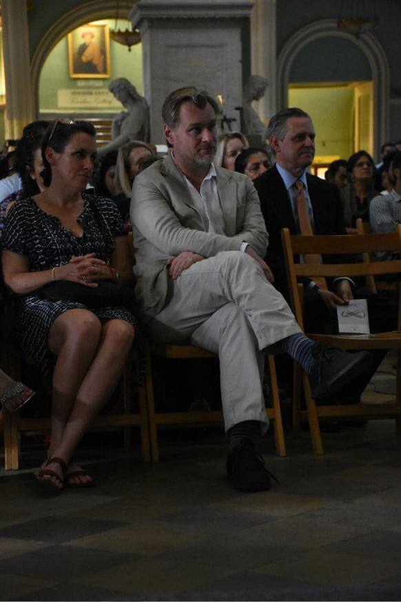 पत्नी के साथ इवेंट में मौजूद क्रिस्टोफर नोलन. (तस्वीर: मानव मंगलानी)