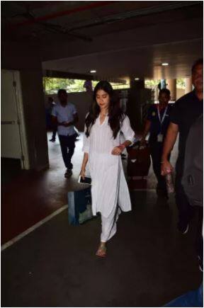 ये फिल्म मशहूर मराठी फिल्म 'सैराट' की रीमेक है जिसे धर्मा प्रोडक्शन के बैनर तले बनाया जा रहा है.
