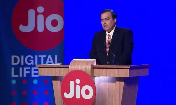 अप्रैल 2017 में जियो ने यूजर्स के लिए 99 रुपये में प्राइम मेंबरशिप पाने का मौका दिया. ये मेंबरशिप 31 मार्च 2018 यानी एक साल की वैलिडिटी के लिए उतारी गई.