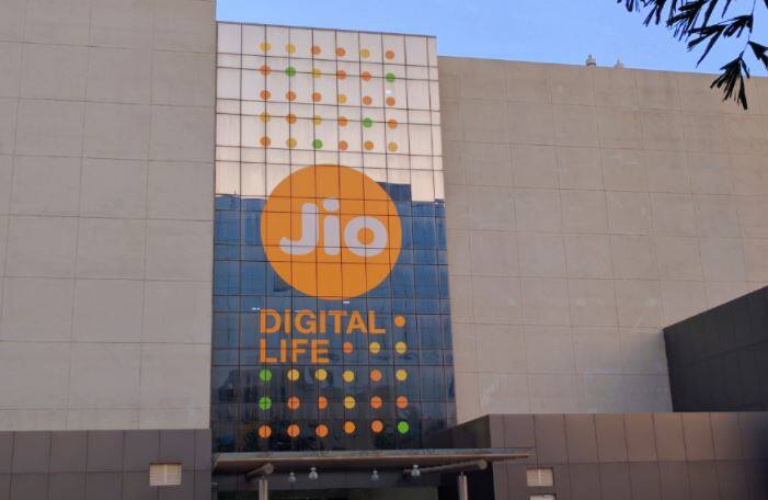 ये सभी फायदे प्राइम यूजर्स को अगले 12 महीने यानी मार्च 2019 तक मिलते रहेंगे.