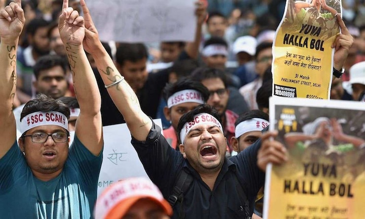 SSC paper leak students protest Delhi Police lathi charge demand CBI probe SSC पेपर लीक: सीबीआई जांच की मांग को लेकर प्रदर्शन, पुलिस ने भांजी लाठियां