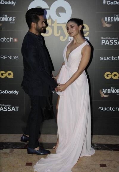 वहीं शाहिद कपूर भी ब्लैक फॉर्मल्स में काफी हैंडसम दिख रहे थे. (तस्वीर: मानव मंगलानी)