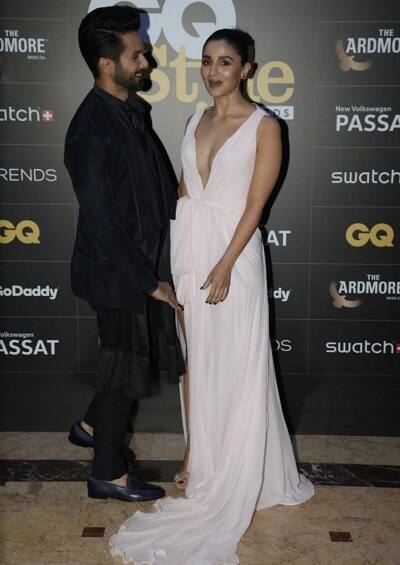 इस अवॉर्ड फंक्शन के दौरान आलिया और शाहिद की केमेस्ट्री देखते ही बन रही थी. (तस्वीर: मानव मंगलानी)