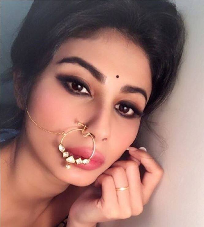   मौनी रॉय का सीरियल 'नागिन 2' ऑफएयर हो चुका है और इस शो के सीजन 3 के लिए काम जारी है. इस बार टीवी के दर्शकों को मायूसी का सामना करना पड़ सकता है क्योंकि उनकी चहेती एक्ट्रेस मौनी इस बार नागिन के तीसरे सीजन में नहीं दिखाई देंगी.