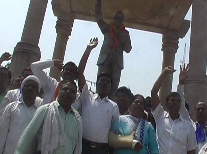 वाराणसी में भी बंद का असर देखा गया.किसी अनहोनी होने की आशंका के चलते लोग सड़कों पर कम दिखाई दिए.