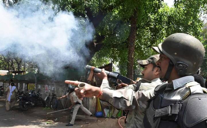 मध्य प्रदेश के मुरैना सहित ग्वालियर के कई इलाकों में कर्फ्यू लगा दिया गया है.