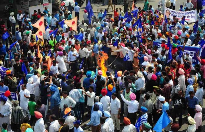 गुजरात के राजकोट में भी दलितों के आंदोलन का असर दिख रहा है. राजकोट में सुरक्षा बंदोबस्त बढ़ा दिए गए हैं.