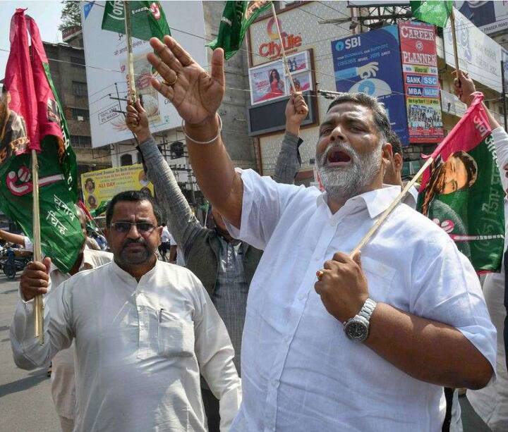 SC-ST एक्ट के तहत दर्ज केस में अग्रिम जमानत को भी मंजूरी दी गई है एक्ट के तहत सरकारी अधिकारी गिरफ्तारी के लिए उच्च अधिकारी से मंजूरी जरूरी होगी.