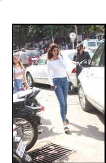 श्रीदेवी के निधन के बाद पटरी पर लौट रही है उनकी बेटियों के जिंदगी, लंच डेट पर गईं खुशी कपूर की गईं स्पॉट