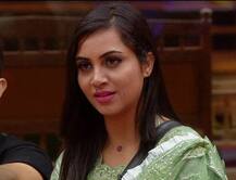 होमटाउन पहुंचने के बाद फैंस और फैमिली ने किया बिग बॉस 11 की कंटेस्टेंट अर्शी खान का स्वागत, देखें तस्वीरें