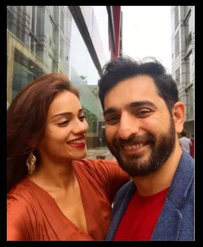  2016 में 'एक था राजा एक थी रानी' से फेम टीवी अभिनेता सिद्धार्थ कार्णिक से मेघा गुप्ता ने शादी की.