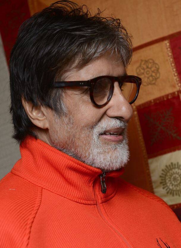 दिग्गज अभिनेता ने स्टूडियो से अपनी एक तस्वीर साझा की. बिग बी ने ट्वीट किया,