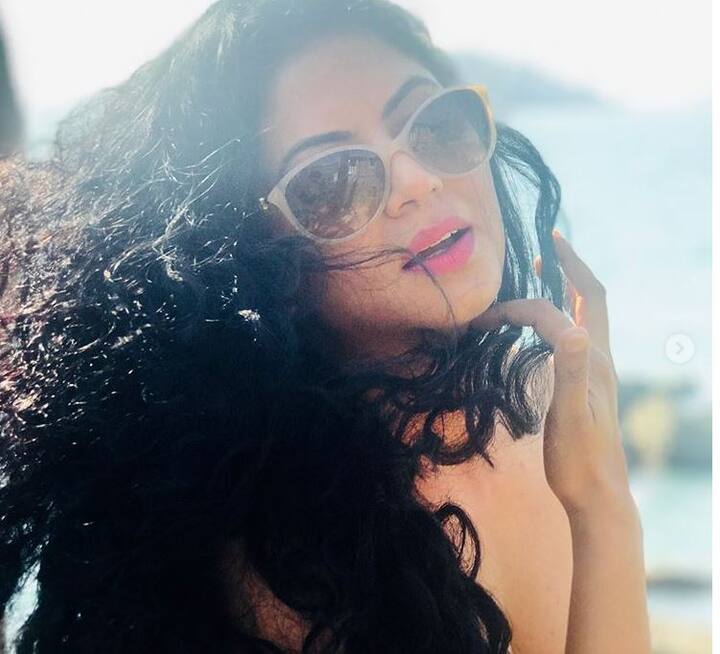 तस्वीरों में आप टीवी अभिनेत्री कविता कौशिक को देख सकते हैं. इन दिनों यह टीवी अभिनेत्री खबरों में काफी छाई हुई हैं. (फोटो: इंस्टाग्राम/कविता कौशिक)
