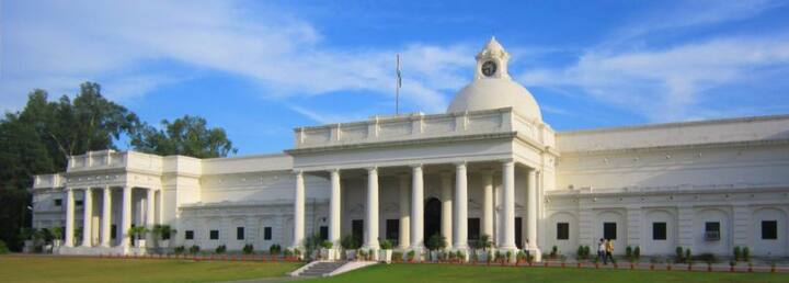 NIRF की रैंकिंग में आईआईटी रुड़की 9वें पायदान से ऊपर उठकर 8वें पायदान पर पहुंच गया है.