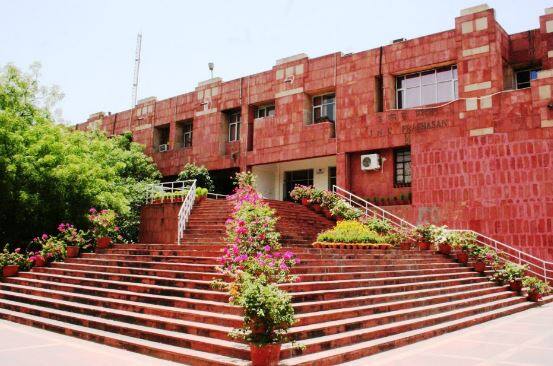 विवादों में घिरी रहने वाली जवाहरलाल नेहरू यूनिवर्सिटी NIRF की रैंकिंग में छठे पायदान पर बनी हुई है.