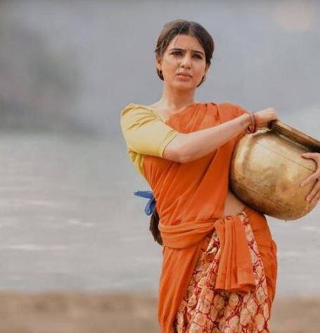 दूसरी तरफ फिल्म 'Rangasthalam' के प्रोड्यूसरों ने बीते सोमवार को मीडिया के लिए स्पेशल इवेंट रखा था. जहां फिल्म के प्रोड्यूसर ने कहा कि आने वालें दिनों में जल्द ही फिल्म की सक्सेस पार्टी करेंगे.  