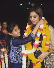 भोपाल में अपने घर पहुंची अर्शी खान, इस जोरदार तरीके से हुआ स्वागत