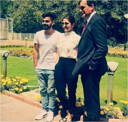 बता दें कि अनुष्का और विराट ने शनिवार को ब्रिटिश हाई कमिशनर से दिल्ली में मुलाकात की.