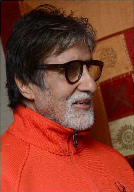 बॉलीवुड के सुपर स्टार अमिताभ ने अपनी तस्वीर ट्विटर पर शेयर की और लिखा जब आप बीमार होते हैं तब ये दुनिया आपको बिल्कुल अच्छी नहीं लगती.