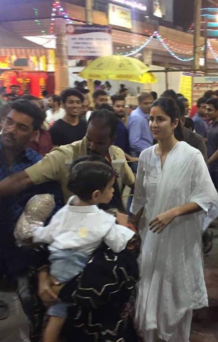 अर्पिता के साथ उनका बेटा आहिल भी मौजूद था. (Photo: ABP News)