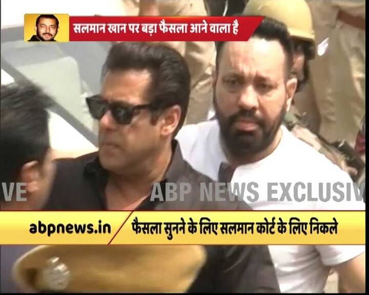 बॉलीवुड सुपरस्टार सलमान खान राजस्थान की जोधपुर अदालत पहुंच चुके हैं. जब सलमान अदालत पहुंचे उसी वक्त की ये तस्वीरें हैं.