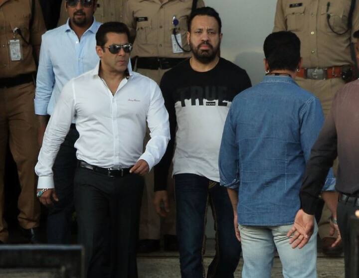  एक सिख परिवार में गुरमीत सिंह जॉली के रूप में जन्मे, शेरा मिस्टर मुंबई जैसे कई बॉडी बिल्डिंग अवार्ड्स अपने नाम कर चुके हैं. वे मिस्टर महाराष्ट्र कॉन्टेस्ट में दूसरे स्थान पर रहे.  