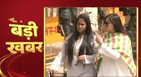 Blackbuck case: भाई सलमान के दोषी करार होते ही रो पड़ीं बहन अलवीरा! Blackbuck case: भाई सलमान के दोषी करार होते ही रो पड़ीं बहन अलवीरा!