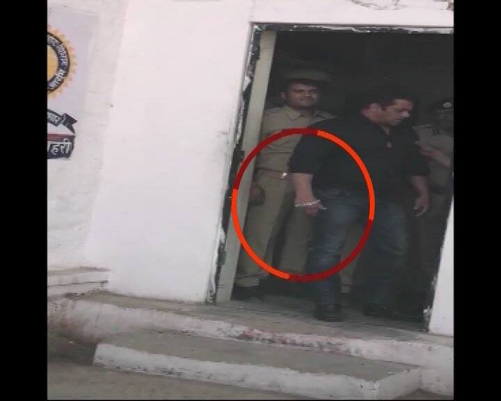 सलमान खान को अदालत ने वन्यजीव (संरक्षण) कानून के प्रावधान 9/51 के तहत दोषी करार दिया गया.